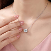 Éclat Essentiel Moissanite Necklace